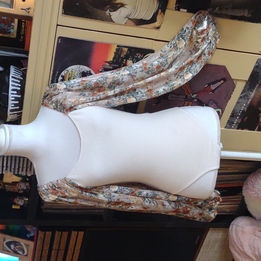 EUC BUCKETLIST Floral Balloon sleeve Weslyn Ivory Bodysuit SM